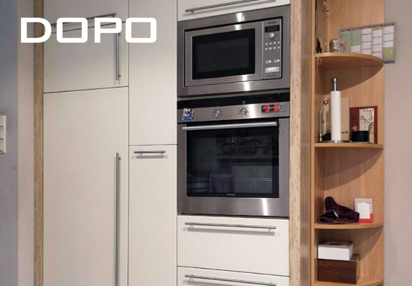 Immagine che mostra un'anta danneggiata del mobilio della cucina - DOPO